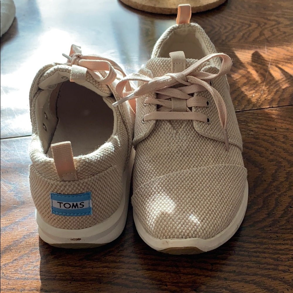 Pink/tan Toms sneakers